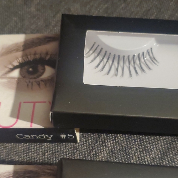 Huda Beauty Lashes (Choose your Style) - Picture 2 of 2